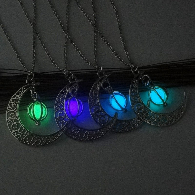 Collier lune lumineuse en pierre naturelle – Bijou phosphorescent qui brille dans l’obscurité, élégant et mystique, parfait comme cadeau féérique.