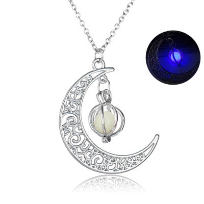 Collier lune lumineuse en pierre naturelle – Bijou phosphorescent qui brille dans l’obscurité, élégant et mystique, parfait comme cadeau féérique.