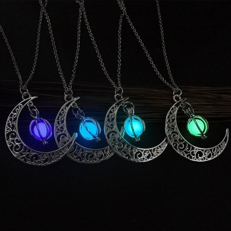 Collier lune lumineuse en pierre naturelle – Bijou phosphorescent qui brille dans l’obscurité, élégant et mystique, parfait comme cadeau féérique.