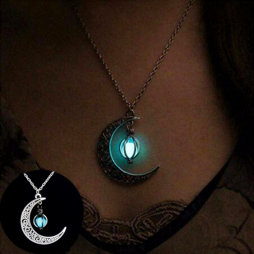 Collier lune lumineuse en pierre naturelle – Bijou phosphorescent qui brille dans l’obscurité, élégant et mystique, parfait comme cadeau féérique.