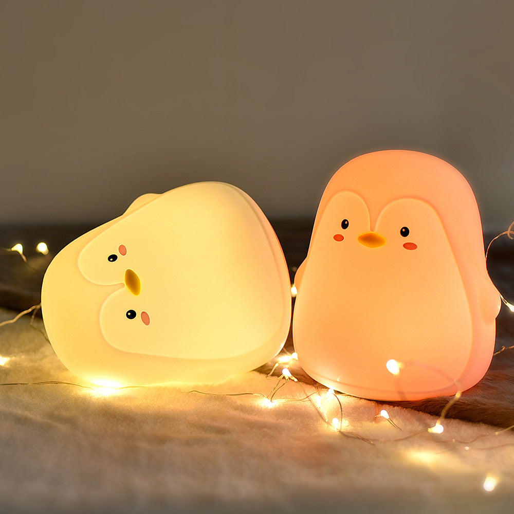 Veilleuse LED pingouin tactile et rechargeable – Lampe en silicone doux idéale pour une chambre d’enfant et une ambiance apaisante.