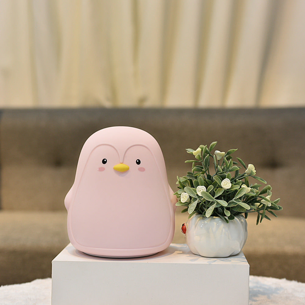 Veilleuse LED pingouin tactile et rechargeable – Lampe en silicone doux idéale pour une chambre d’enfant et une ambiance apaisante.